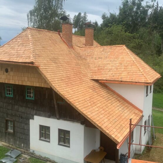 Haus mit Holzschindeldach
