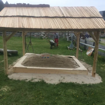 Schindeldach für Spielplatz